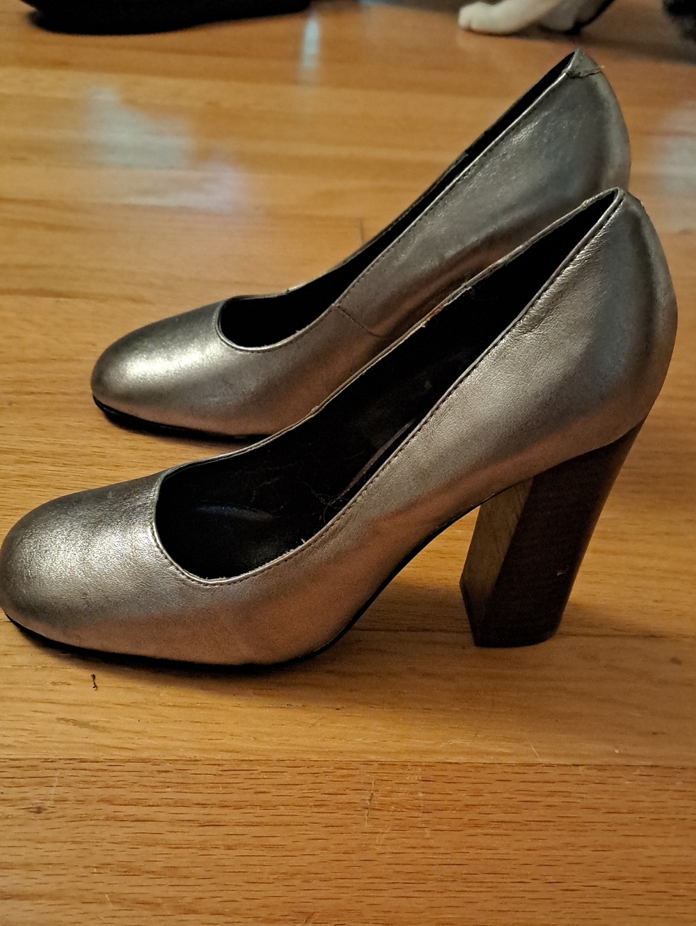 Colin StuartcClassic Metallic Silver Women’s Block Heel Pumps